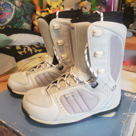 Morrow Woman's Snowboard Boots - Picture 2 of 4